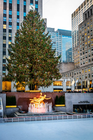Rockefeller Center Christmas Tree decorated - New York City, USAのeditorial素材