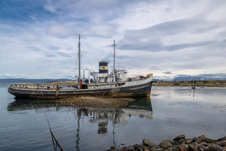 Abandoned tug boat grounded in Patagonia - Ushuaia, Tierra del Fuego, Argentinaの写真素材