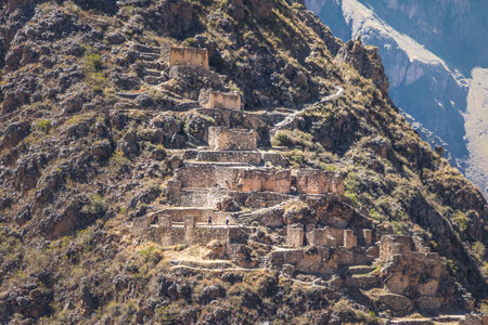 Pinkuylluna Inca Storehouses ruins near Ollantaytambo - Ollantaytambo, Sacred Valley, Peruのeditorial素材