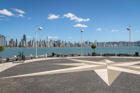 Molhe da Barra Sul (Breakwater) and city skyline - Balneario Camboriu, Santa Catarina, Brazilの写真素材