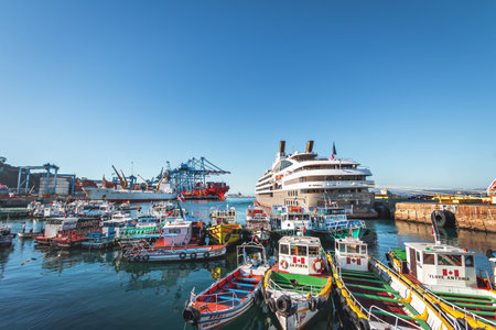 Muelle Prat Pier - Valparaiso, Chileのeditorial素材