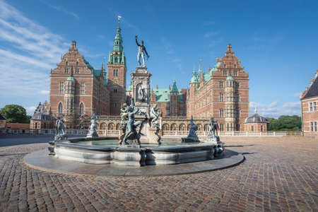 Frederiksborg Castle and Neptune Fountain - Hillerod, Denmarkのeditorial素材