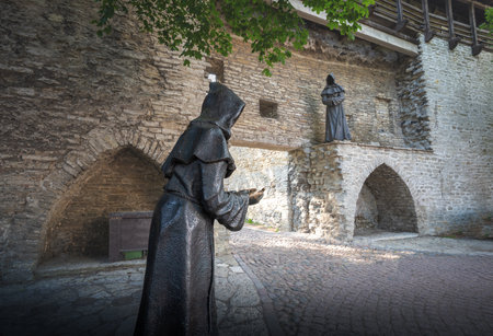 Tallinn, Estonia - Jul 08, 2019: Faceless Monks Sculpture named Three at Danish Kings Garden - art by Aivar Simsom and Paul Mand in 2011 - Tallinn, Estoniaのeditorial素材