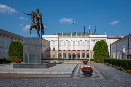 Warsaw, Poland - Aug 27, 2019: Presidential Palace and Jozef Poniatowski Monument created by Bertel Thorvaldsen in 1829 - Warsaw, Polandのeditorial素材