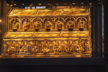 Cologne, Germany - Jan 28, 2020: The Shrine of the Three Kings at Cologne Cathedral Interior - Cologne, Germanyのeditorial素材