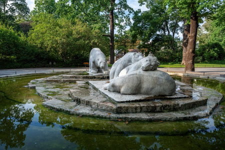 Berlin, Germany - Sep 12, 2019: Polar Bears Sculpture at Berlin Zoo - Berlin, Germanyのeditorial素材