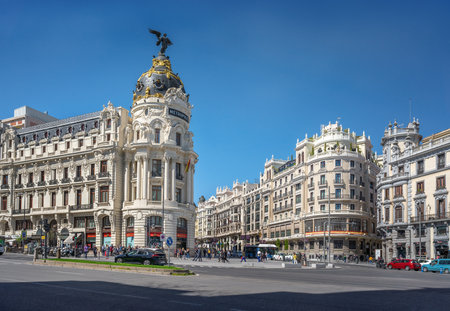 Madrid, Spain - Mar 25, 2019: Edificio Metropolis Building at Calle de Alcala and Gran Via Streets - Madrid, Spainのeditorial素材