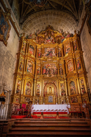 Arcos de la Frontera, Spain - Apr 10, 2019: Altar of Minor Basilica of Santa Maria (Basilica de Santa Maria de la Asuncion) - Arcos de la Frontera, Cadiz, Spainのeditorial素材