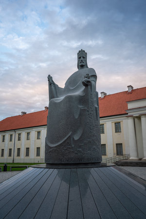 Vilnius, Lithuania - Jul 25, 2019: Monument to King Mindaugas in front of New Arsenal of National Museum of Lithuania - Vilnius, Lithuaniaのeditorial素材
