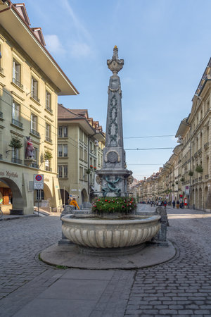 Bern, Switzerland - Nov 25, 2019: Kreuzgassbrunnen fountain at Kramgasse - Bern, Switzerlandのeditorial素材