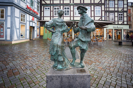 Hamelin, Germany - Jan 13, 2020: Dancing Couple Sculpture by Rudolf Breilmann (Tanzendes Paar) - Hamelin, Germanyのeditorial素材