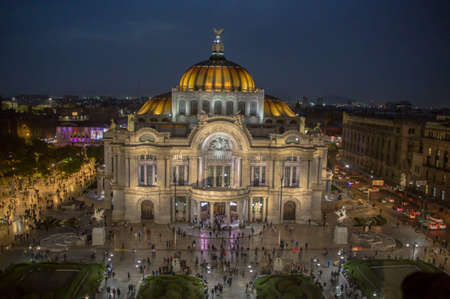 Palacio de Bellas Artes, Mexico City: View of the Palacio de Bellas Artes at night.のeditorial素材