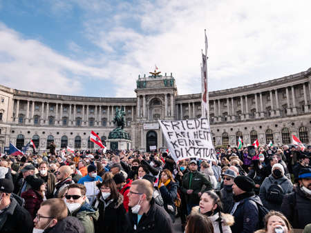 Vienna, Austria - November 20 2021: Anti-Vax Covid-19 Demonstion Crowd on Heldenplatz at the Hofburg Palace.のeditorial素材