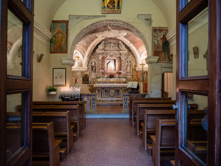 SantâAnna della Rocca or della Porta church in Sirmione, Italy interior and Altarのeditorial素材