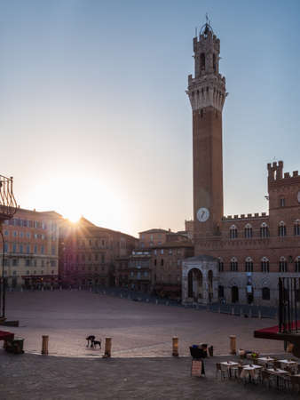 Siena, Tuscany, Italy - August 15 2021: Piazza Il Campo Sunrise on an Early Morning in Summer.のeditorial素材