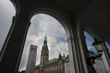Hamburger Rathaus City Hall of Hamburg and Barlach Stele Memorial to the Fallen Soldiers of both World Warsの写真素材