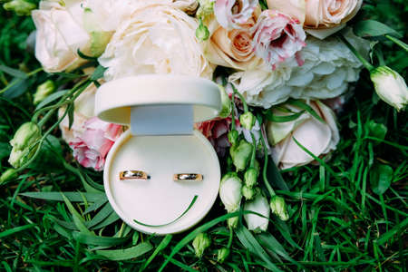 Wedding symbols and accessories. Bridal bouquet and wedding rings.の写真素材