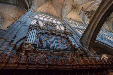 Avila, SPAIN - 10 august 2015: Organ of the Cathedral of Avila, located on the north side of the Cathedral, it was built in the 19th century, the year 1828 by Leandro Garcimartn, of exceptional interest in its esthetics of transition between the Iberian Bのeditorial素材
