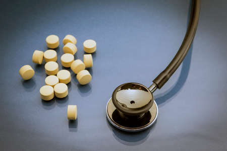 Phonendoscope and pill
