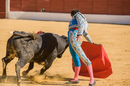 Baeza, SPAIN, June 27, 2009: The Spanish Bullfighter bullfighting with the crutch in the Bullring of Baeza, Spainのeditorial素材