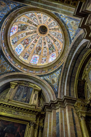 CUENCA, SPAIN - August 24, 2016: Interior of the Cathedral of Cuenca, Chapel of Nuestra SeÃ±ora del Sagrario, was erected between 1.629 and 1655 as proyecto de el arquitecto Fray Alberto de la Madre de Dios, shaped plant Greek cross and skylight Dome, theのeditorial素材