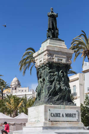Cadiz Spain- April 2: Statue of Cadiz politician Segismundo Moret, Plaza de San Juan de Dios, Cadiz, Spain, was unveiled in 1906.のeditorial素材