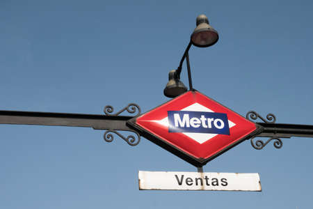 Metro station indicator sign in Madrid, Spainのeditorial素材