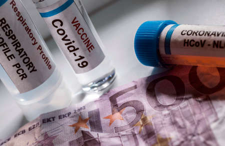 Coronavirus vial on euro banknotes, conceptual imageの写真素材
