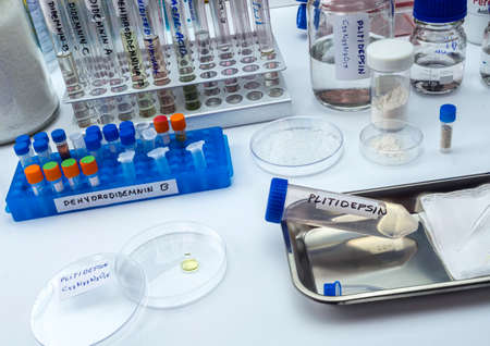 vial with antiviral chemical compound plitidepsin, This formulation has a much more potent antiviral efficacy against SARS-CoV-2 than the only antiviral approved to date, imagen conceptualの写真素材