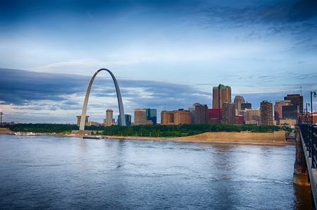 early morning Cityscape of St. Louis skyline in Missouri stateのeditorial素材