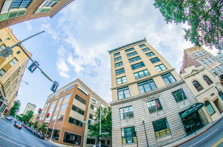 roanoke virginia city skyline in the mountain valleyのeditorial素材