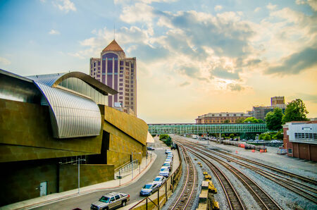 roanoke virginia city skyline in the mountain valleyのeditorial素材