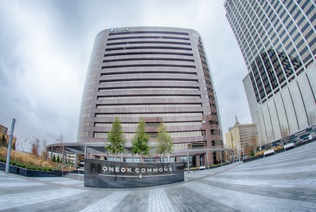 tulsa city skyline around downtownのeditorial素材