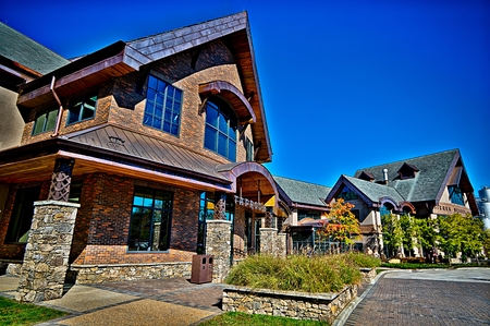 FLETCHER, NC October 15, 2016 -  Sierra Nevada Brewery on sunny day with clear blue skyのeditorial素材