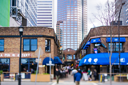 March 2017Charlotte NC -Busy latta arcade in downtown charlotte during lunch timeのeditorial素材