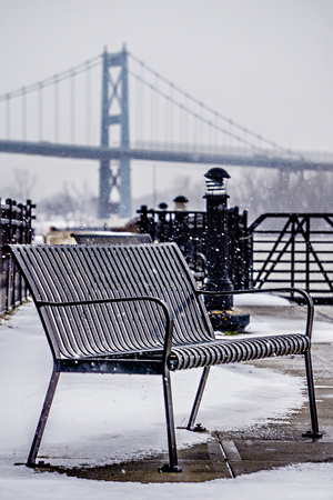 toledo ohio city skyline and bridges around downtownのeditorial素材