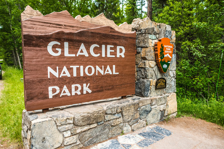 glacier national park sign in montanaの写真素材