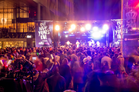 larged crowds gathered to celebrate first night of new year in charlotte ncのeditorial素材