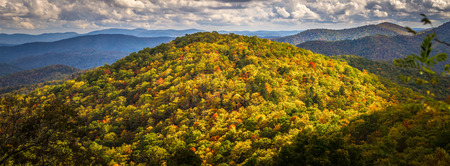 blue ridge and smoky mountains changing color in fallの写真素材