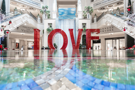love sign letters installation in las vegass nevadaのeditorial素材