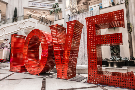 love sign letters installation in las vegass nevadaのeditorial素材