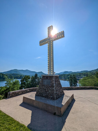 Lake Junaluska cross in western north Carolinaの写真素材