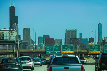 street and riverview scenes in downtown chicagoのeditorial素材