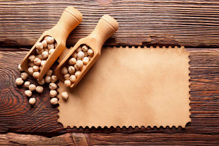 Chickpeas in wooden spoon and blank paper labelの写真素材
