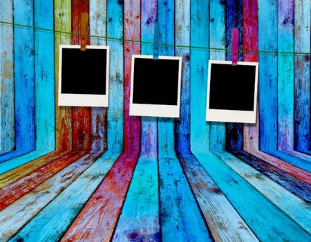  Blank Photos Hanging on a Clothes Line in Wood Room の写真素材