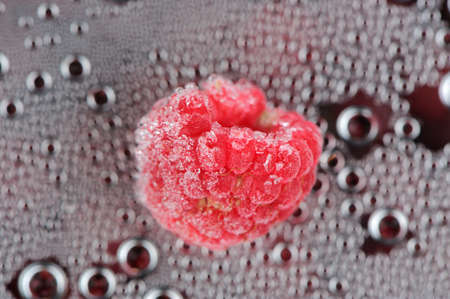 Frozen Raspberry on Water Drops Backgroundの写真素材