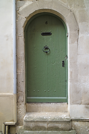 Green door in Camargueの写真素材