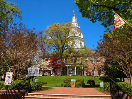 ANNAPOLIS MD  APRIL 29 2015: The Maryland State House in Annapolis MD the capitol of the state of Maryland on a spring day.のeditorial素材