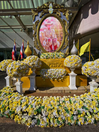 Udon Thani, Thailand - December 02, 2019: Memorial of the new King Maha Vajiralongkorn, also known as Rama X, in front of shoping centre in Udon Thaniのeditorial素材