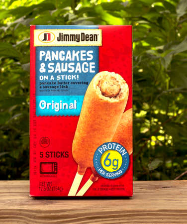 RIVER FALLS,WISCONSIN-JULY 27,2015: A box of Jimmey Dean pancakes and sausage on a stick.のeditorial素材
